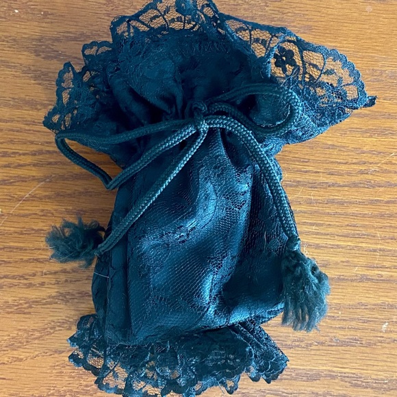 Black Lace Evening Wristlet Purse - Picture 4 of 5